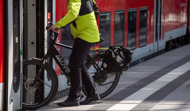 Gut planen, entspannt ankommen  Fahrradmitnahme im Zug: Tipps für eine reibungslose Fahrt